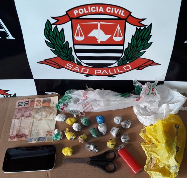 Dise prende traficante que escondia droga em árvore