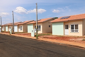 ENTREGA DE CASAS EM SIMONSEN