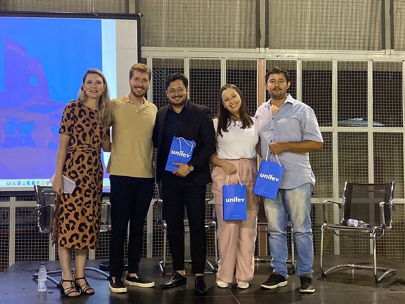 Mesa-redonda em recepção aos calouros da UNIFEV
