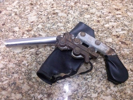Morador de rua guardava imitação de arma na Praça da Matriz 