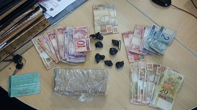 Polícia Militar prende mulher, filho e namorado por tráfico em Votuporanga