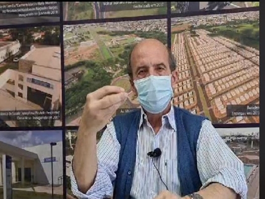 Prefeito João Dado também deu entrevista coletiva hoje