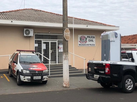 Mulher acusada de furtar R$40 mil de idoso 