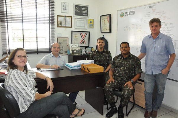 NOVO COMANDANTE DO TIRO DE GUERRA É RECEPCIONADO 