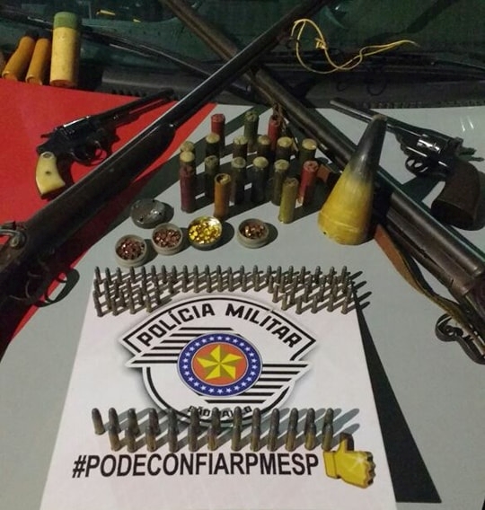 HOMEM É PRESO COM ARMAS EM FERNANDÓPOLIS
