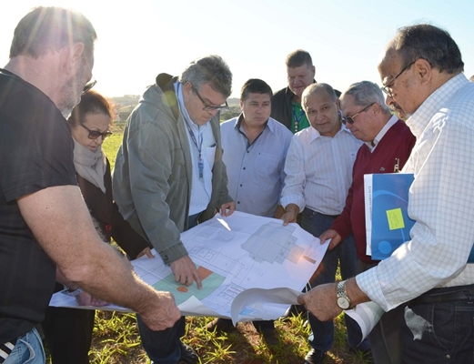 OBRA DE COMPLEXO POLIESPORTIVO A TODO VAPOR