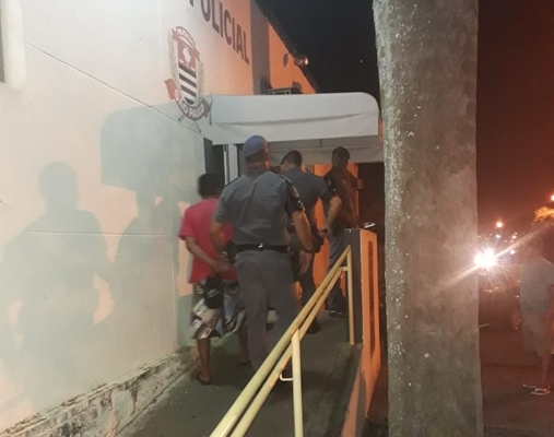 FORÇA TÁTICA PRENDE DOIS LADRÕES PERTO DO AME 