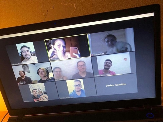 Voluntários fazem vídeo em libras com orientação da covid-19