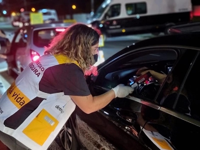 DETRAN autua 17 motoristas em Votuporanga