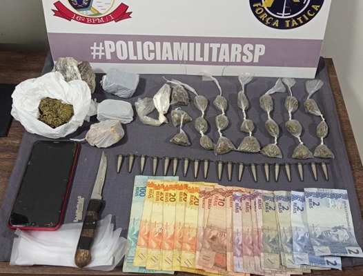 Polícia Militar prende 2 traficantes vendendo drogas