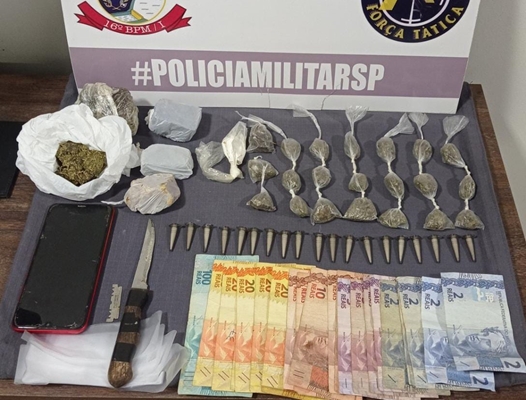 Polícia Militar prende 2 traficantes vendendo drogas