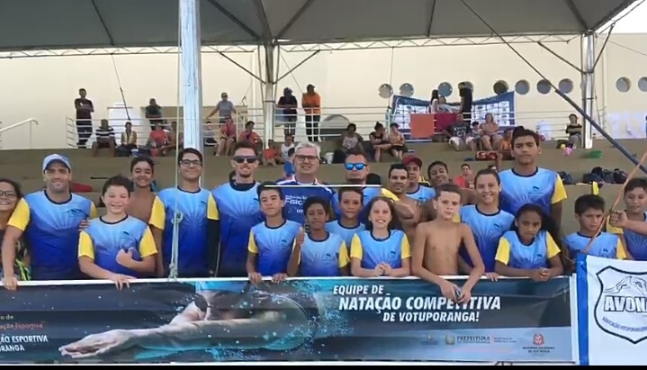 NATAÇÃO ESTREIA PARQUE AQUÁTICO COM VITÓRIA