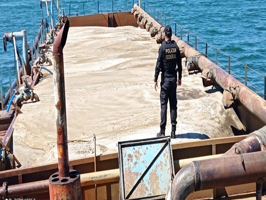 POLÍCIA FEDERAL prende 14 por extração de areia 