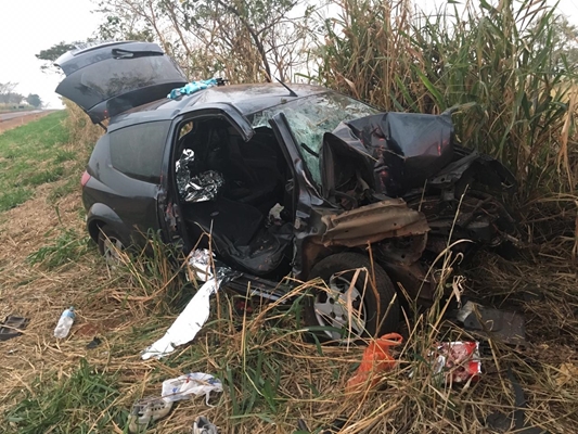 ACIDENTE EM RODOVIA DEIXA DOIS MORTOS