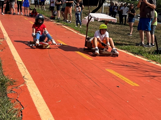 Alunos do Colégio Unifev resgatam carrinho de rolimã