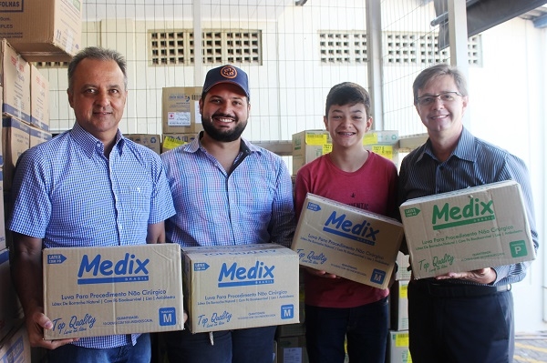 DOAÇÃO DE LUVAS PRA SANTA CASA
