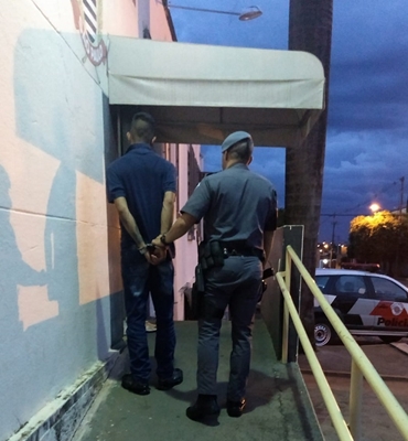 PM PRENDE TRAFICANTE QUE BUSCAVA MACONHA EM VOTUPORANGA