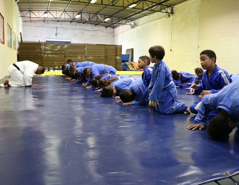 PARCERIA COM UNIFEV LEVA JUDO PRA CASA DA CRIANÇA