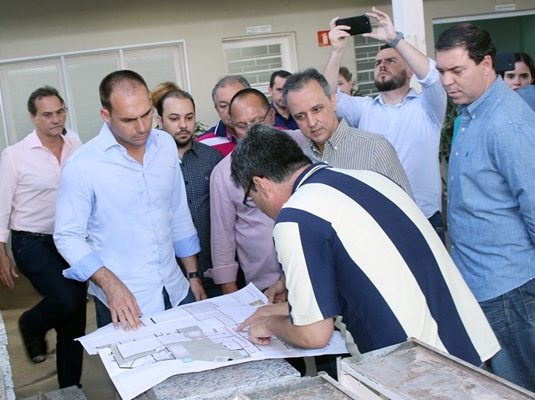 SANTA CASA RECEBE DEPUTADO BOLSONARO. ELE DESTINOU R$724 MIL 