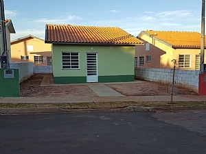 PREFEITURA ENTREGA 22 CASAS PRA FAMÍLIAS DE BAIXA RENDA