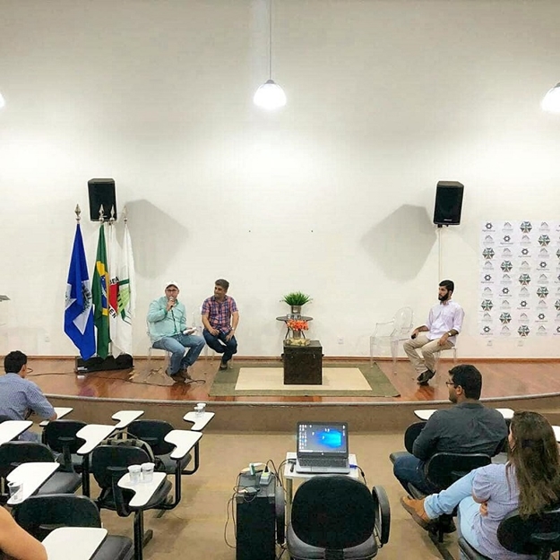 PROFESSOR DA UNIFEV FAZ PALESTRA EM MG