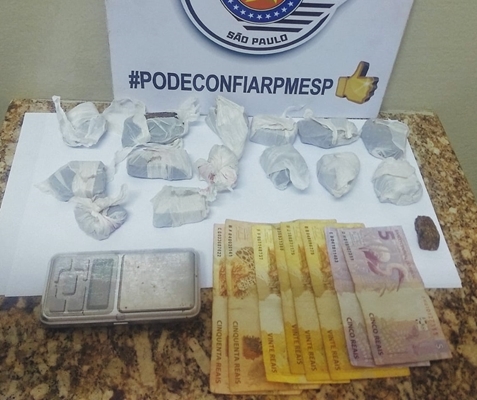 PM PRENDE TRAFICANTE QUE FAZIA CARRETO DE MACONHA PRA SIMONSEN