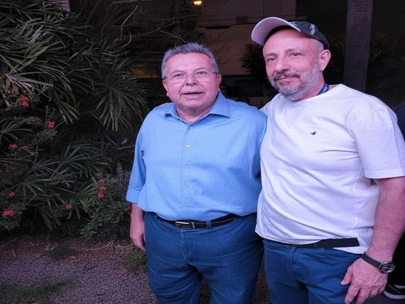 Carlão Pignatari homenageia o delegado Ruy Ferraz Fontes