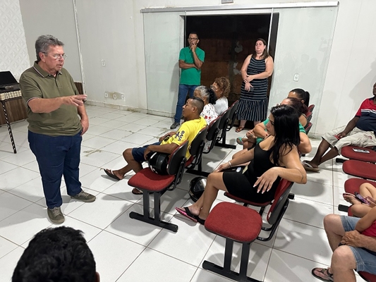 Carlão Pignatari orienta famílias a regularizar casa própria em Votuporanga