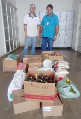 ÁLVARES ARRECADA ALIMENTOS PRA SANTA CASA