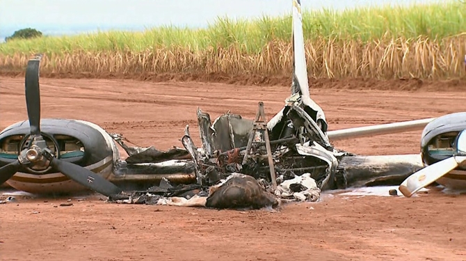 POLÍCIA INVESTIGA AVIÃO ACHADO QUEIMANDO EM CANAVIAL
