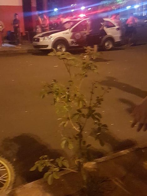 HOMEM DE 41 ANOS É ASSASSINADO A FACADAS EM BAR