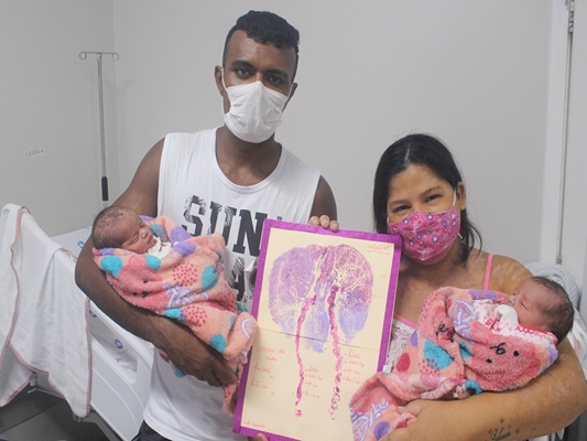 Gestantes da Santa Casa ganham lembrança com carimbo da placenta