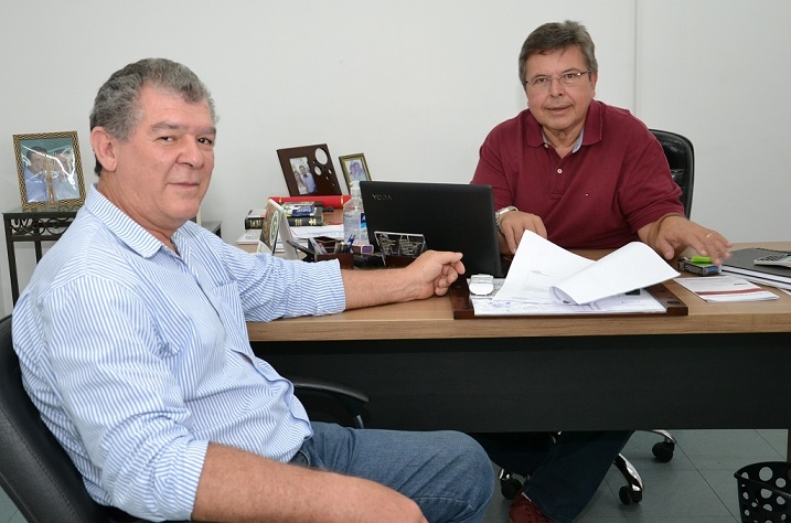 Vereador Silvão pede apoio Carlão Pignatari para agilizar obras
