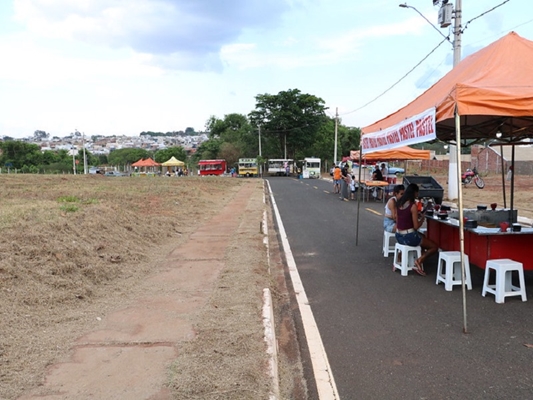 Feira livre no bairro Pacaembu de Votuporanga