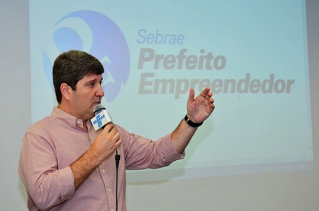 Junior Marão recebe selo Prefeito Empreendedor