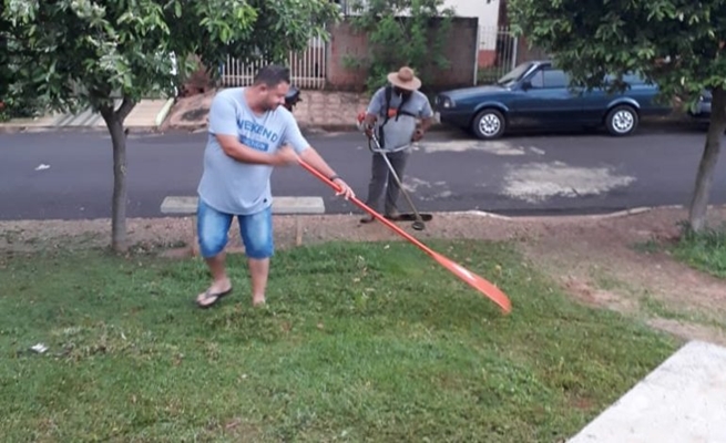 PREFEITO DE MAGDA ARREGAÇA AS MANGAS E PEGA NO CABO DA ENXADA