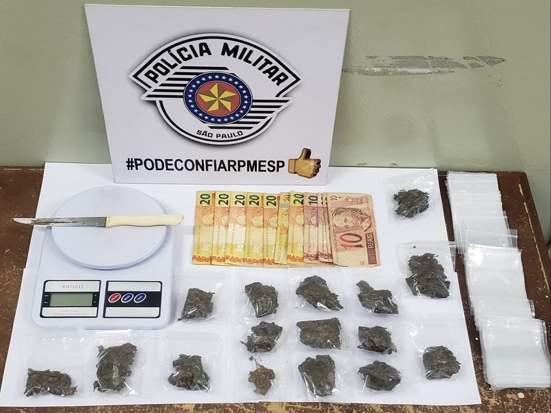 PM PEGA DUPLA QUE ENTREGAVA MACONHA DE MOTO