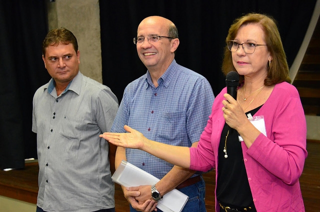 Primeira-dama faz reunião e anuncia reformulação no Horto 