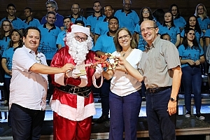 Papai Noel recebe chave de Votuporanga