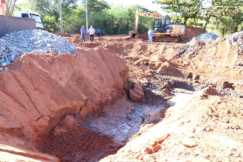 Obra de infraestrutura no bairro São Cosme