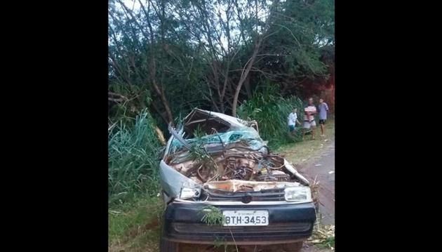 Menino de 10 anos morre em capotamento de carro 