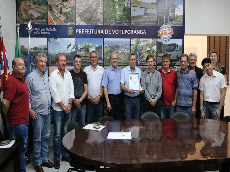 Toninho da Cantóia recebe medalha da Prefeitura 