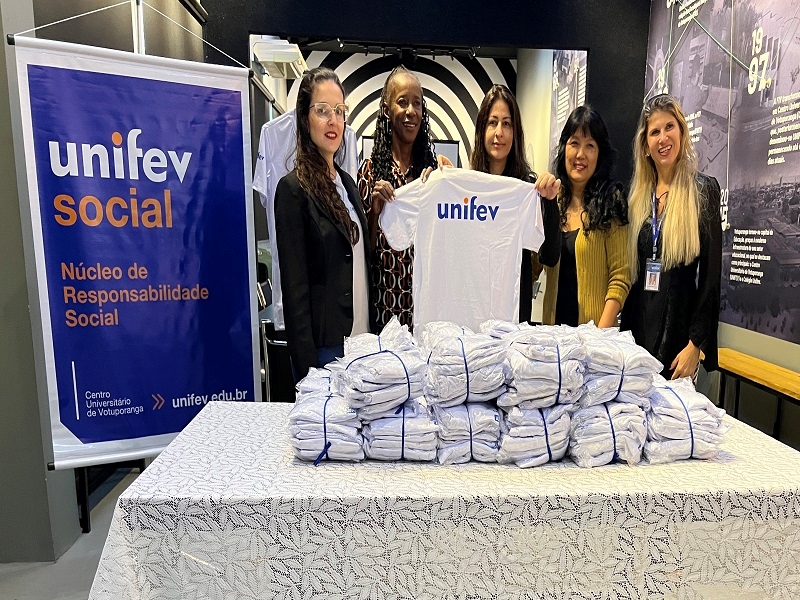 Unifev doa camisetas ao Centro Social de Votuporanga