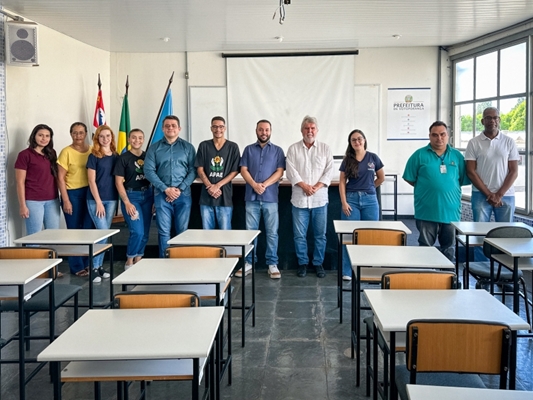 Prefeito empossa nova gestão do Conselho da Juventude