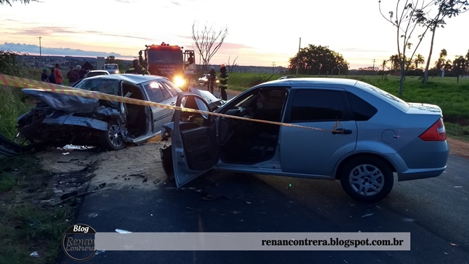 DUAS MORTES EM COLISÃO DE CARROS EM MONTE APRAZÍVEL