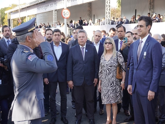 Carlão Pignatari homenageia os heróis de 32