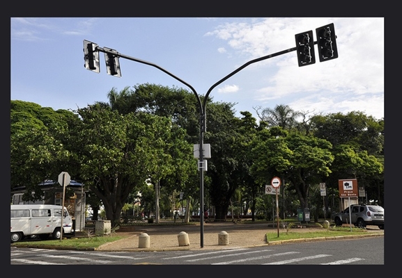 NOVOS SEMÁFOROS COMEÇAM A FUNCIONAR NA SÃO BENTO