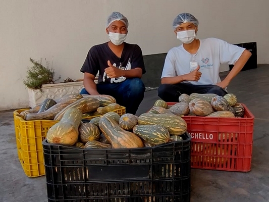 Santa Casa de Votuporanga recebe doação de abóboras