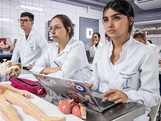 Medicina da Unifev conquista nota 4 no Enamed