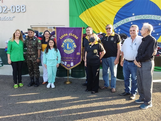 Lions Clube e Tiro de Guerra arrecadam roupas